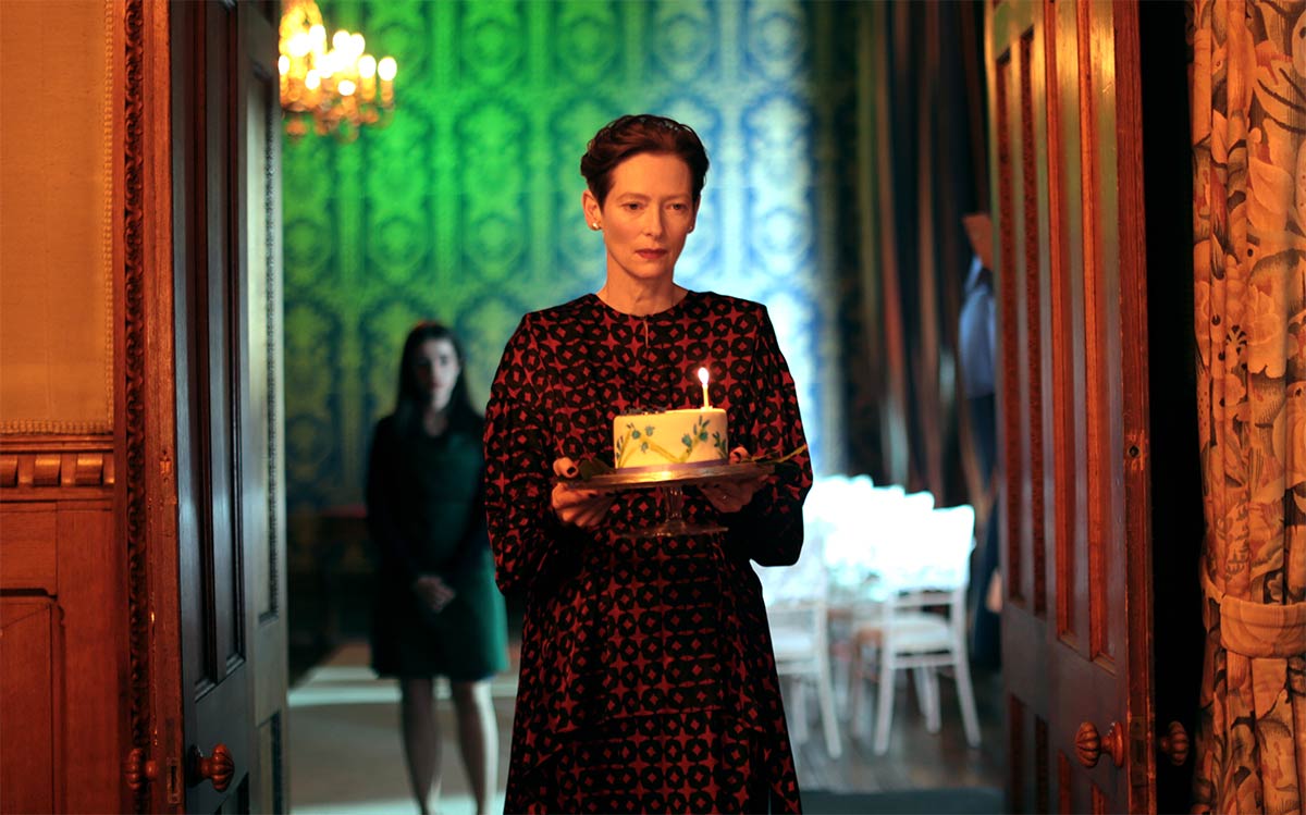Tilda Swinton Carries Dual Roles With Ease In Joanna Hogg’s Atmospheric Drama [Venice]