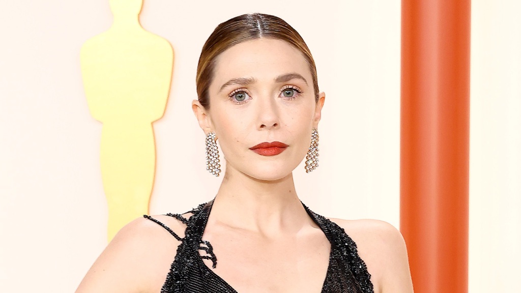 Elizabeth Olsen Says It’s “Ridiculous” Doing Her Own Stunts – The Hollywood Reporter