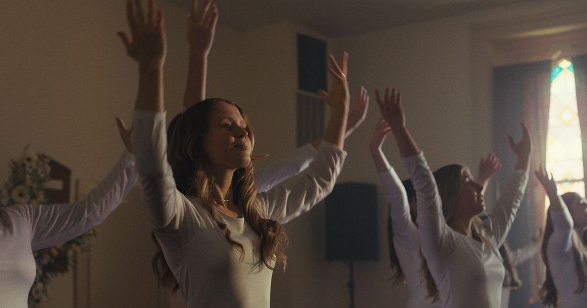 Eliza Scanlen and Lewis Pullman on Their Complex Relationship in The Starling Girl