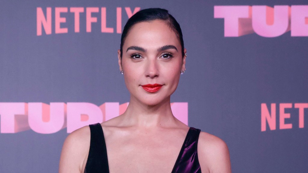 Gal Gadot Stars in Music Video for ‘Heart of Stone’ Single – The Hollywood Reporter