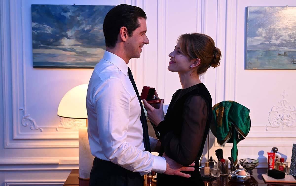 Woody Allen’s Clumsy But Passable Dramedy Is More Mediocrity From His Waning Late-Stage Period [Venice]