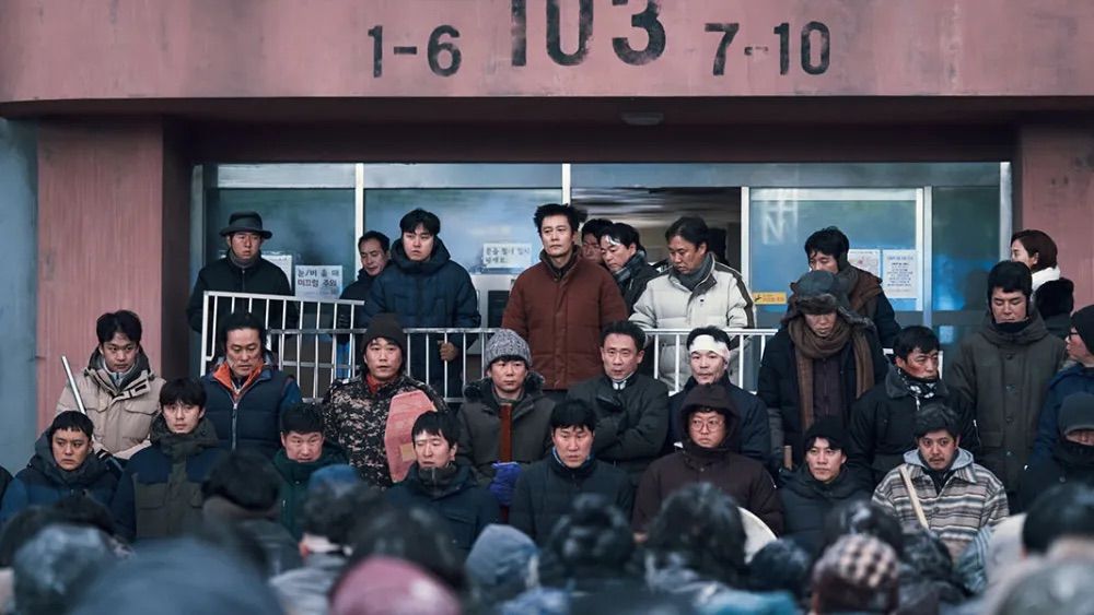 Phenomenal Writing Elevates This Complex Post-Apocalyptic Thriller