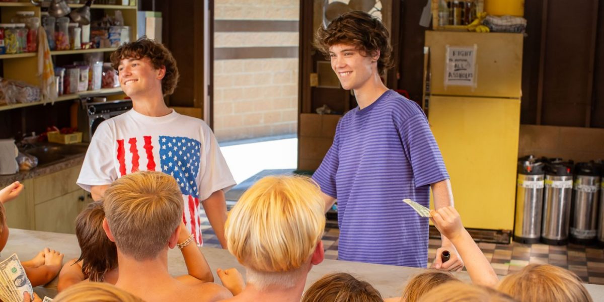 A Weightless Coming-Of-Age Comedy That’s Hard To Care About