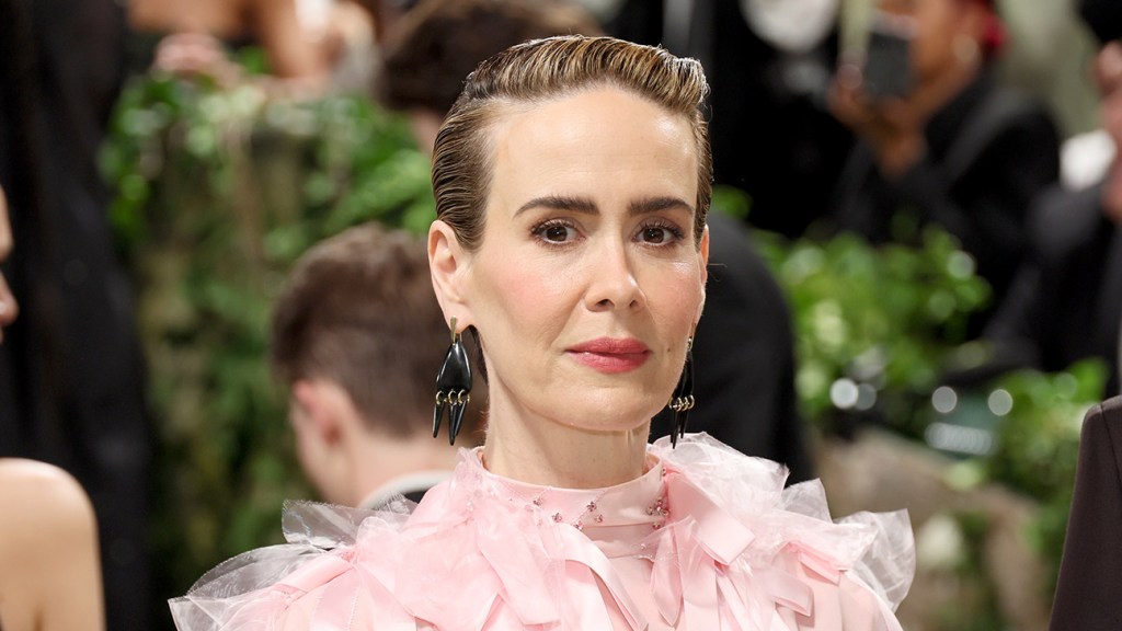 Sarah Paulson Calls Out Actor Who Gave Her Pages of Unsolicited Notes
