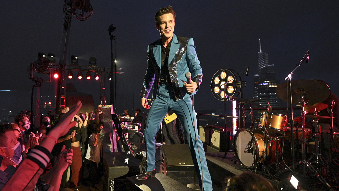 The Killers Screen Final Minutes of England Euros Match for O2 Crowd