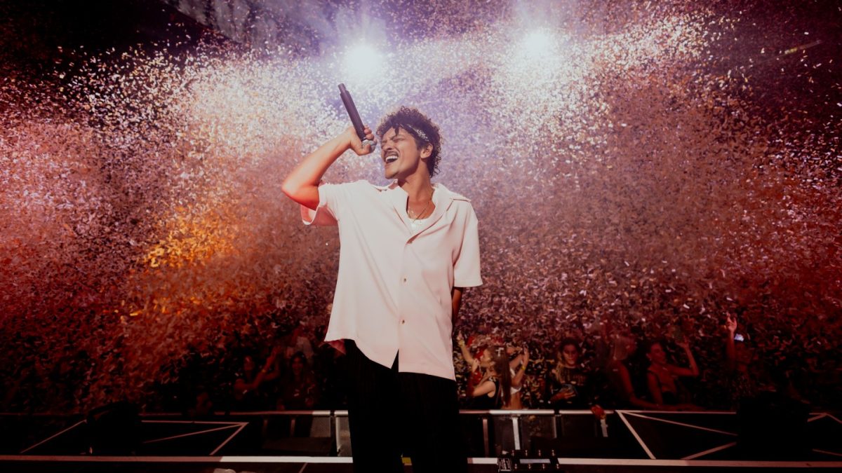 Lady Gaga, Bruno Mars in “Die With a Smile” Duet at Intuit Dome Opening