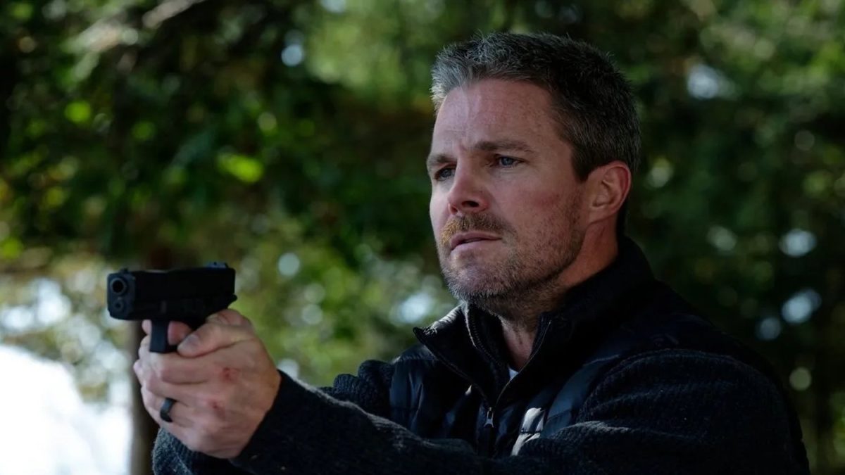 Stephen Amell and Minnie Driver Set to Star in Crime Drama Series UNDERBELLY — GeekTyrant