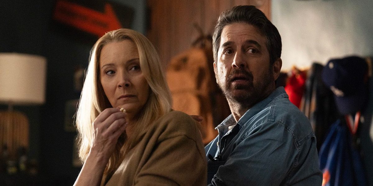 ‘No Good Deed’ Review – Lisa Kudrow and Ray Romano Make a Bidding War Chaotically Pleasing in Netflix Dark Comedy