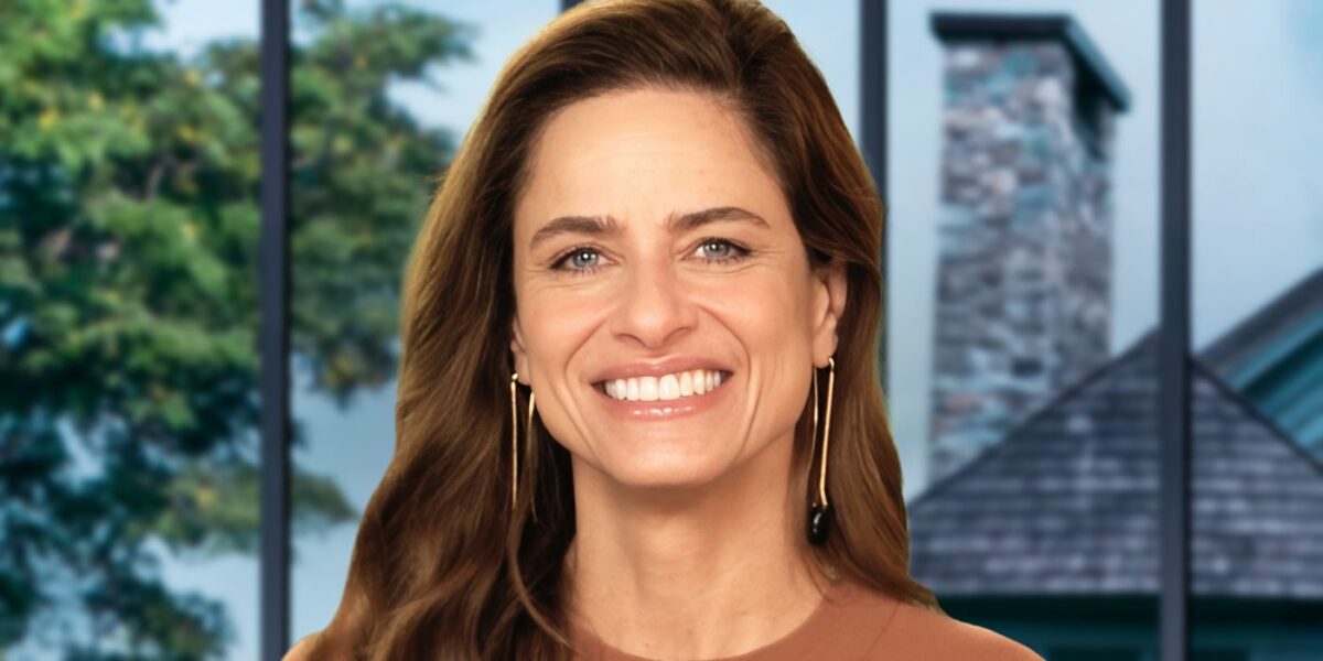 ‘Your Friends & Neighbors’ Star Amanda Peet on Getting Passionate Together