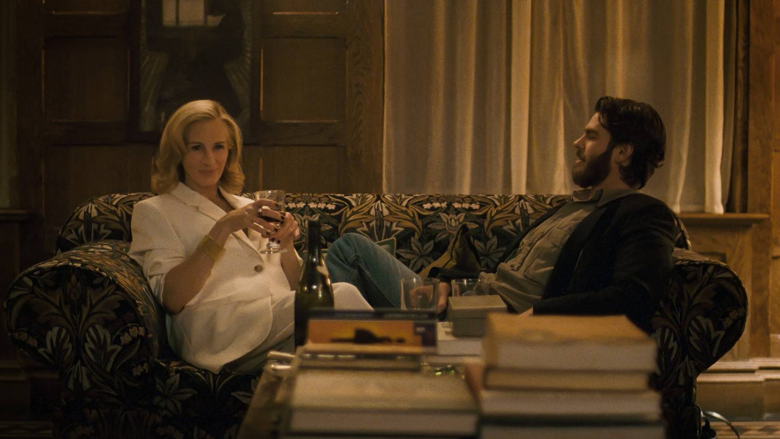 Julia Roberts Stands Out In Luca Guadagnino’s Darkly Ambiguous #MeToo Thriller