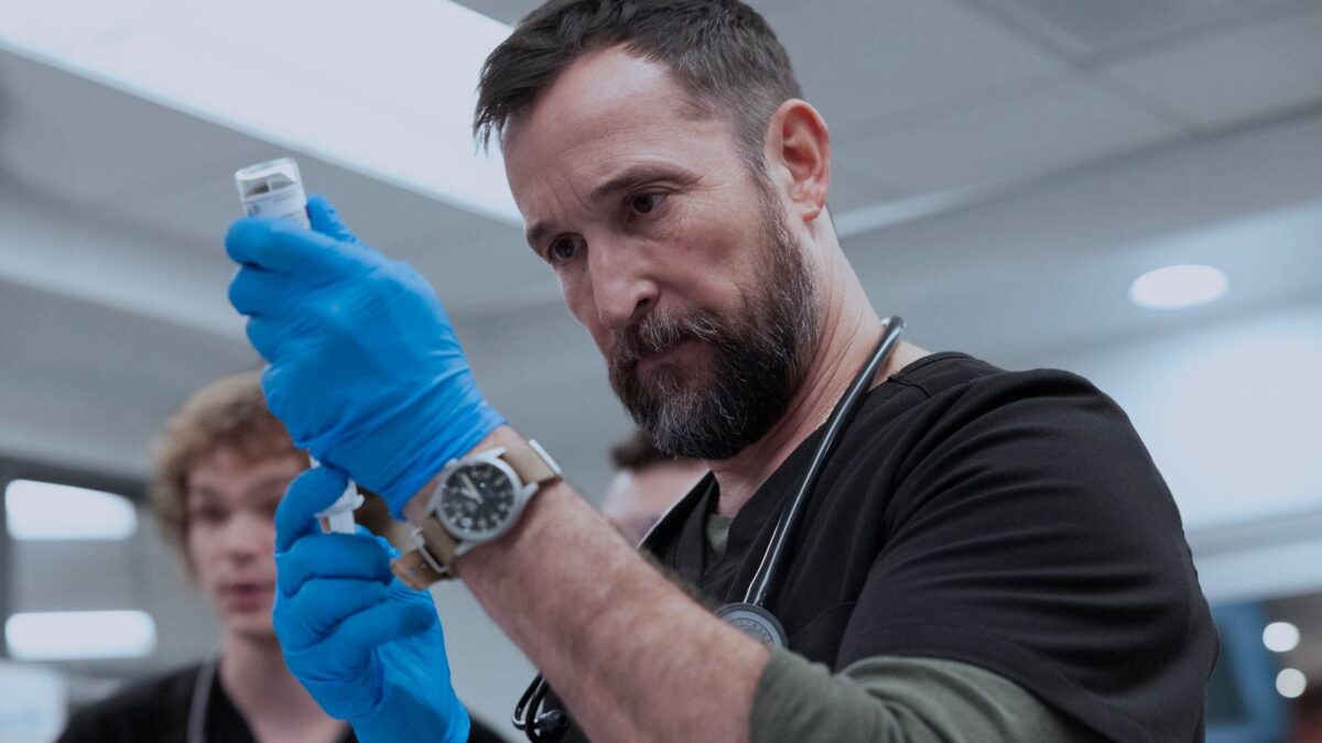 ‘The Pitt’ Star Noah Wyle Teases Season 3 Time Jump & Winter Setting