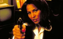 Pam Grier Stars in Tarantino’s ‘Jackie Brown’ New 4K SteelBook Trailer
